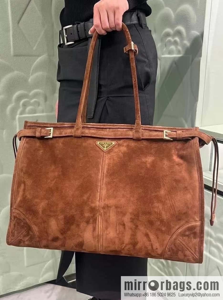 PRADA 🎉 LusSo lf fleece 🎉 1BA439 extra large🎉🎉