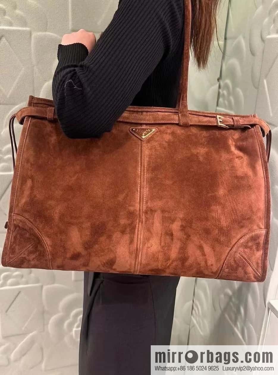 PRADA 🎉 LusSo lf fleece 🎉 1BA439 extra large🎉🎉