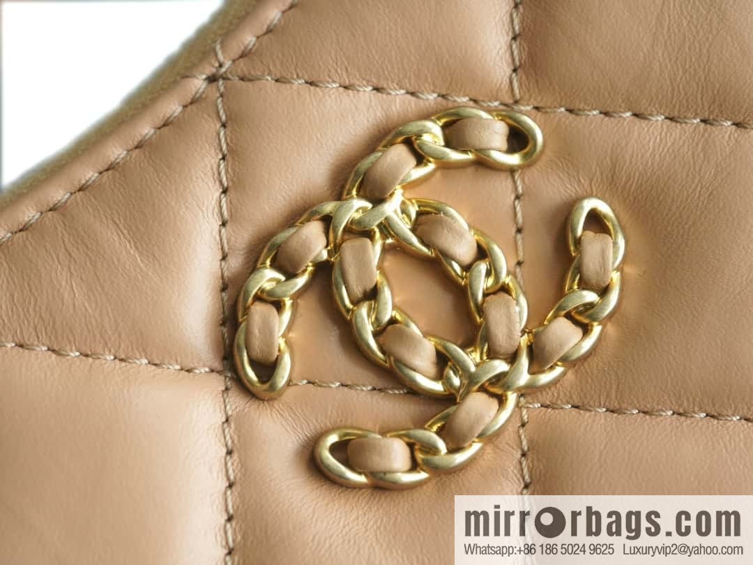 ๐๐๐๐ก๐๐ ๐ฎ๐ฏ๐ธ โถโพ๐๐๐๐ small milk tea apricot, genuine leather AP3647
