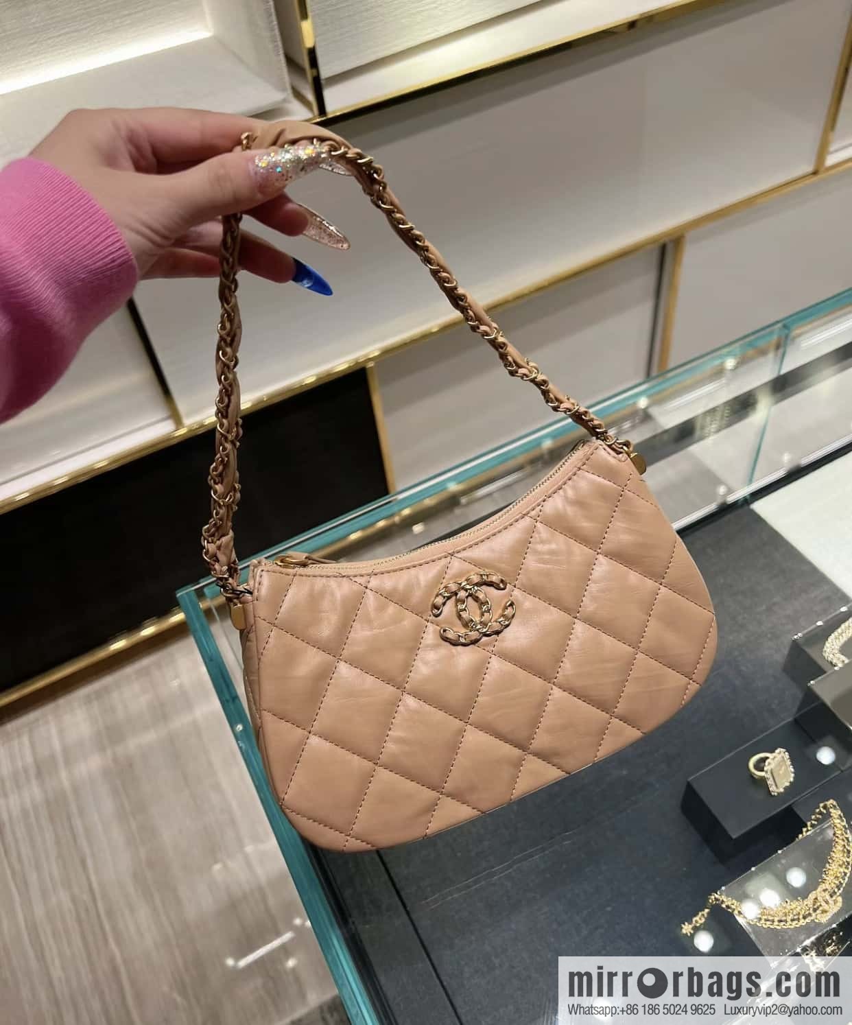 𝗖𝗛𝗔𝗡𝗘𝗟 𝟮𝟯𝗸 ❶❾𝒉𝒐𝒃𝒐 large milk tea color AS4422