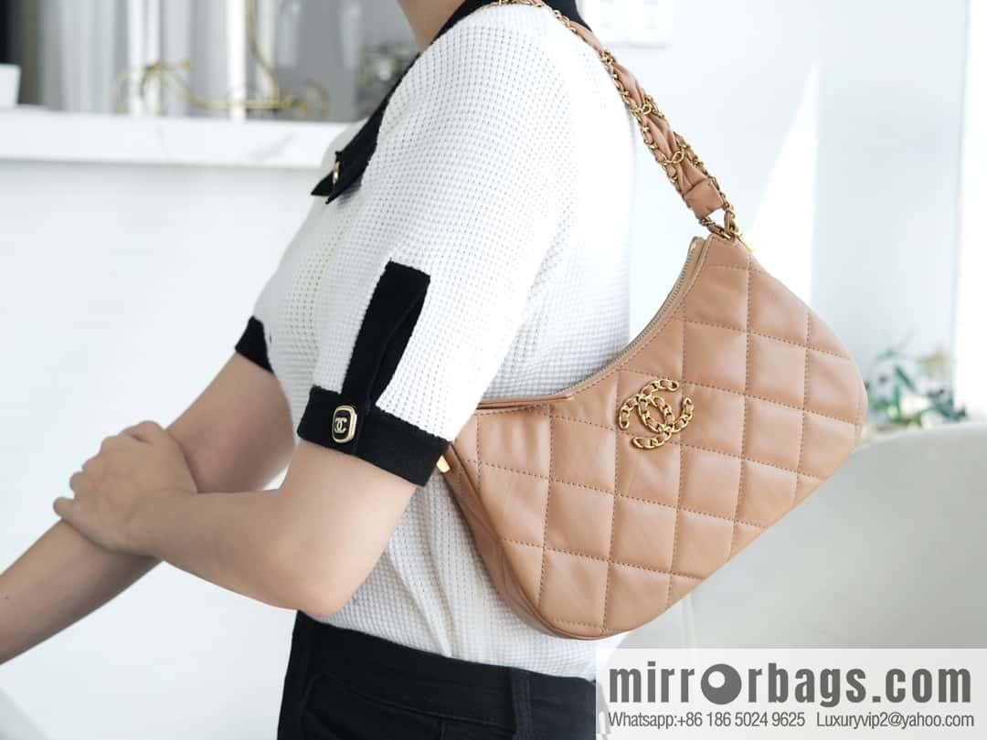 𝗖𝗛𝗔𝗡𝗘𝗟 𝟮𝟯𝗸 ❶❾𝒉𝒐𝒃𝒐 large milk tea color AS4422