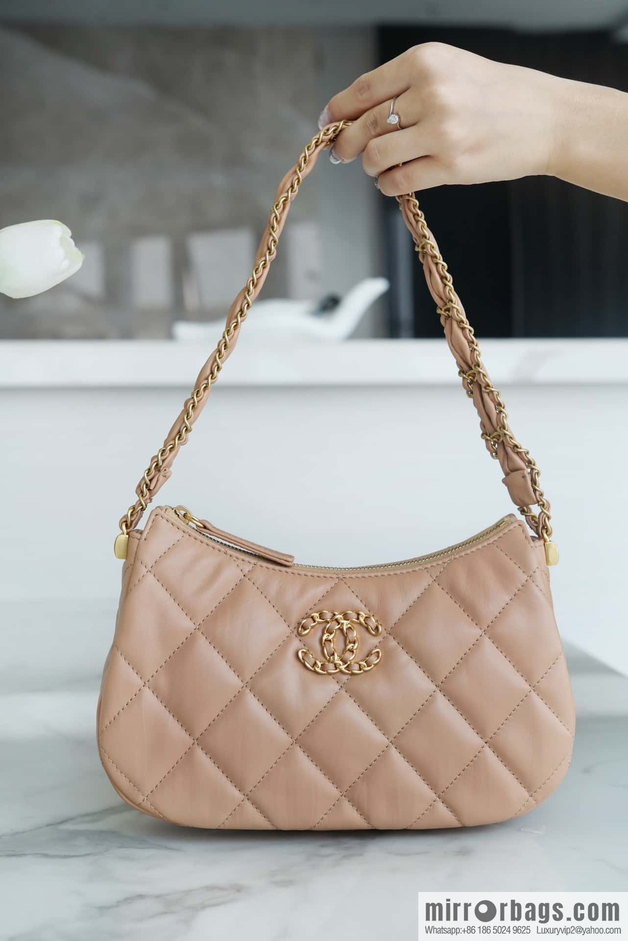 𝗖𝗛𝗔𝗡𝗘𝗟 𝟮𝟯𝗸 ❶❾𝒉𝒐𝒃𝒐 large milk tea color AS4422