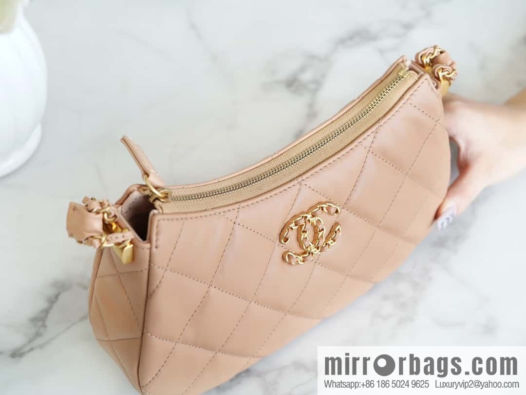 𝗖𝗛𝗔𝗡𝗘𝗟 𝟮𝟯𝗸 ❶❾𝒉𝒐𝒃𝒐 large milk tea color AS4422