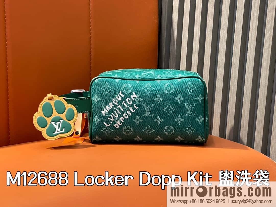 [Boutique‑grade] M12688 green, cosmetic bag, toilet bag series Locker Dopp Kit toilet bag