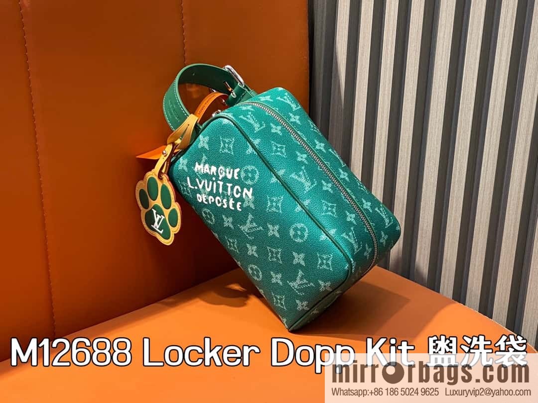 [Boutique‑grade] M12688 green, cosmetic bag, toilet bag series Locker Dopp Kit toilet bag