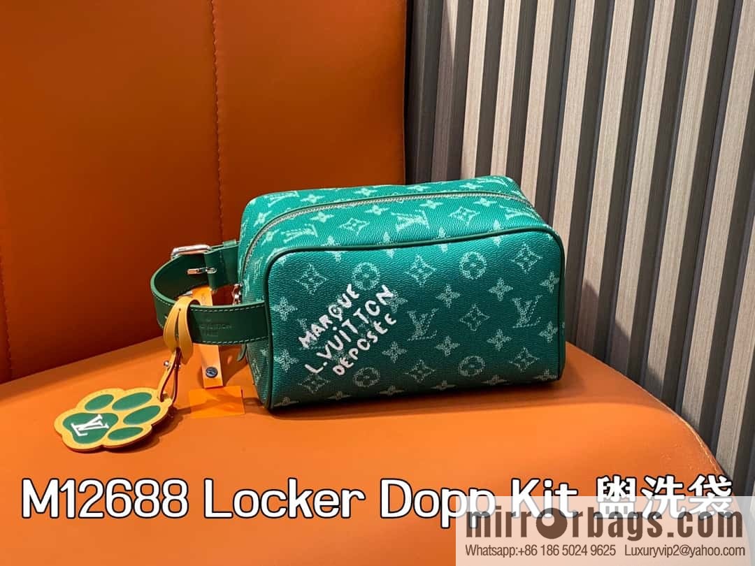 [Boutique‑grade] M12688 green, cosmetic bag, toilet bag series Locker Dopp Kit toilet bag