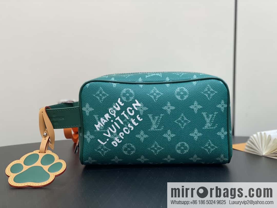 [Boutique‑grade] M12688 green, cosmetic bag, toilet bag series Locker Dopp Kit toilet bag