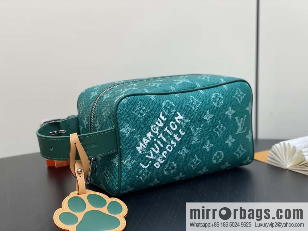 [Boutique‑grade] M12688 green, cosmetic bag, toilet bag series Locker Dopp Kit toilet bag