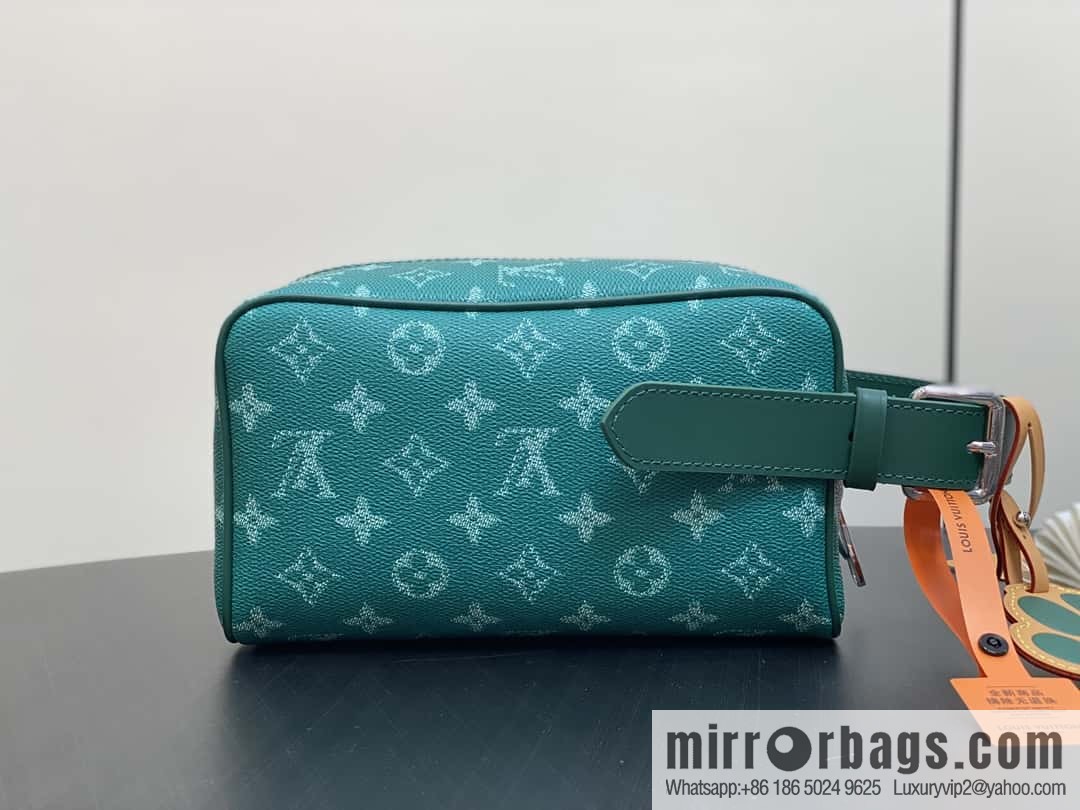 [Boutique‑grade] M12688 green, cosmetic bag, toilet bag series Locker Dopp Kit toilet bag