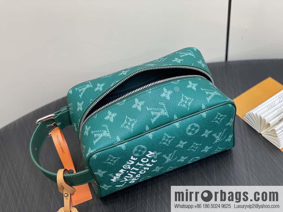 [Boutique‑grade] M12688 green, cosmetic bag, toilet bag series Locker Dopp Kit toilet bag
