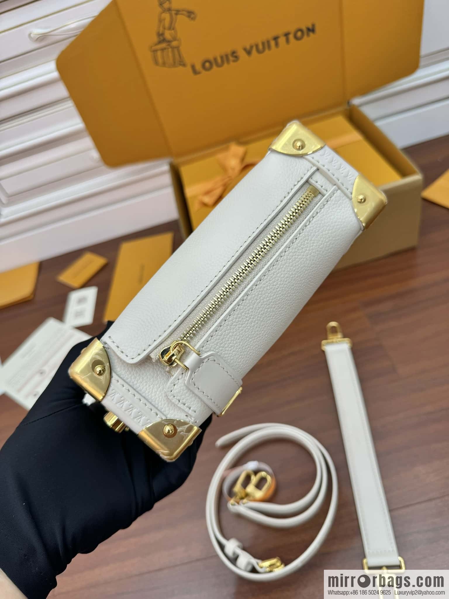 LV M23915 SIDE TRUNK small handbag