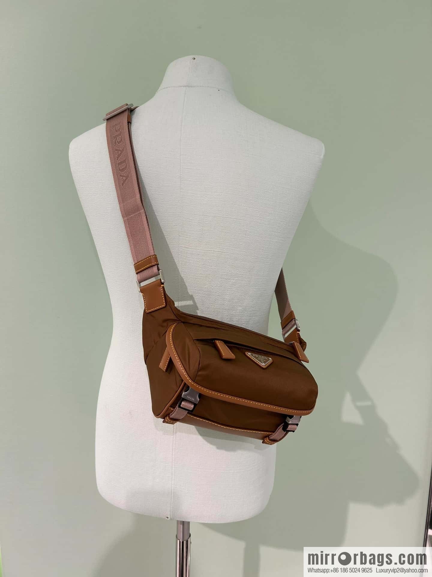 PRADA 🎉 Mini Messenger Bag 🎉 2VH171A Mini🎉