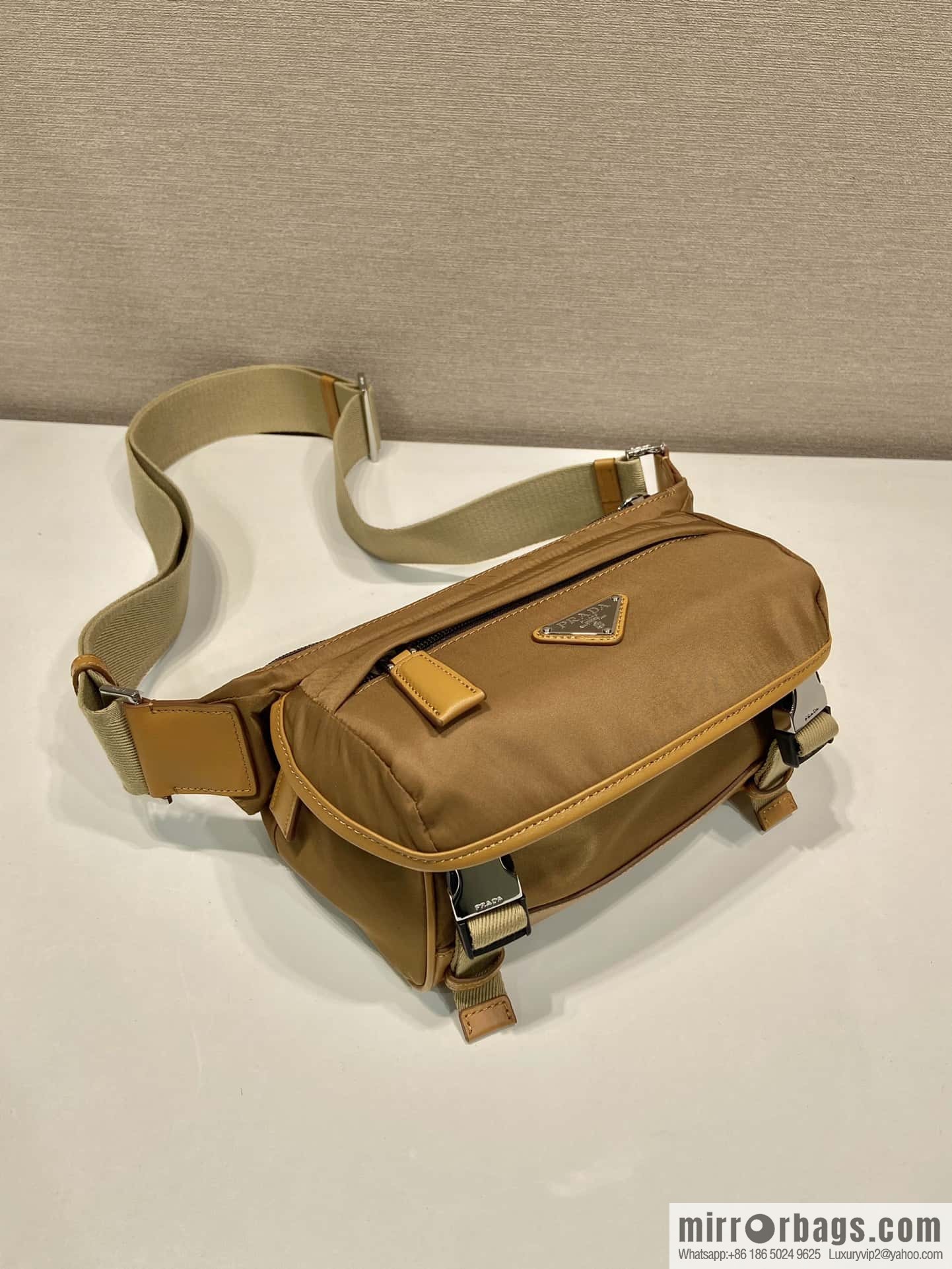 PRADA 🎉 Mini Messenger Bag 🎉 2VH171A Mini🎉