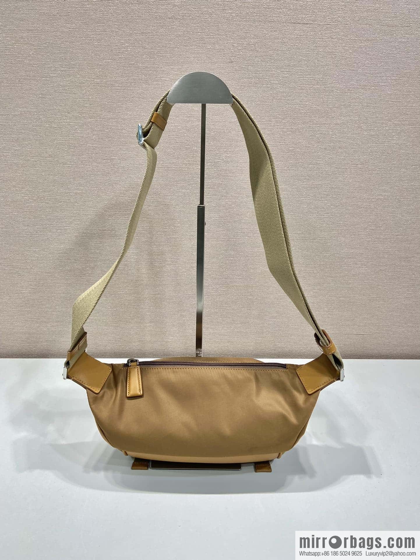PRADA 🎉 Mini Messenger Bag 🎉 2VH171A Mini🎉