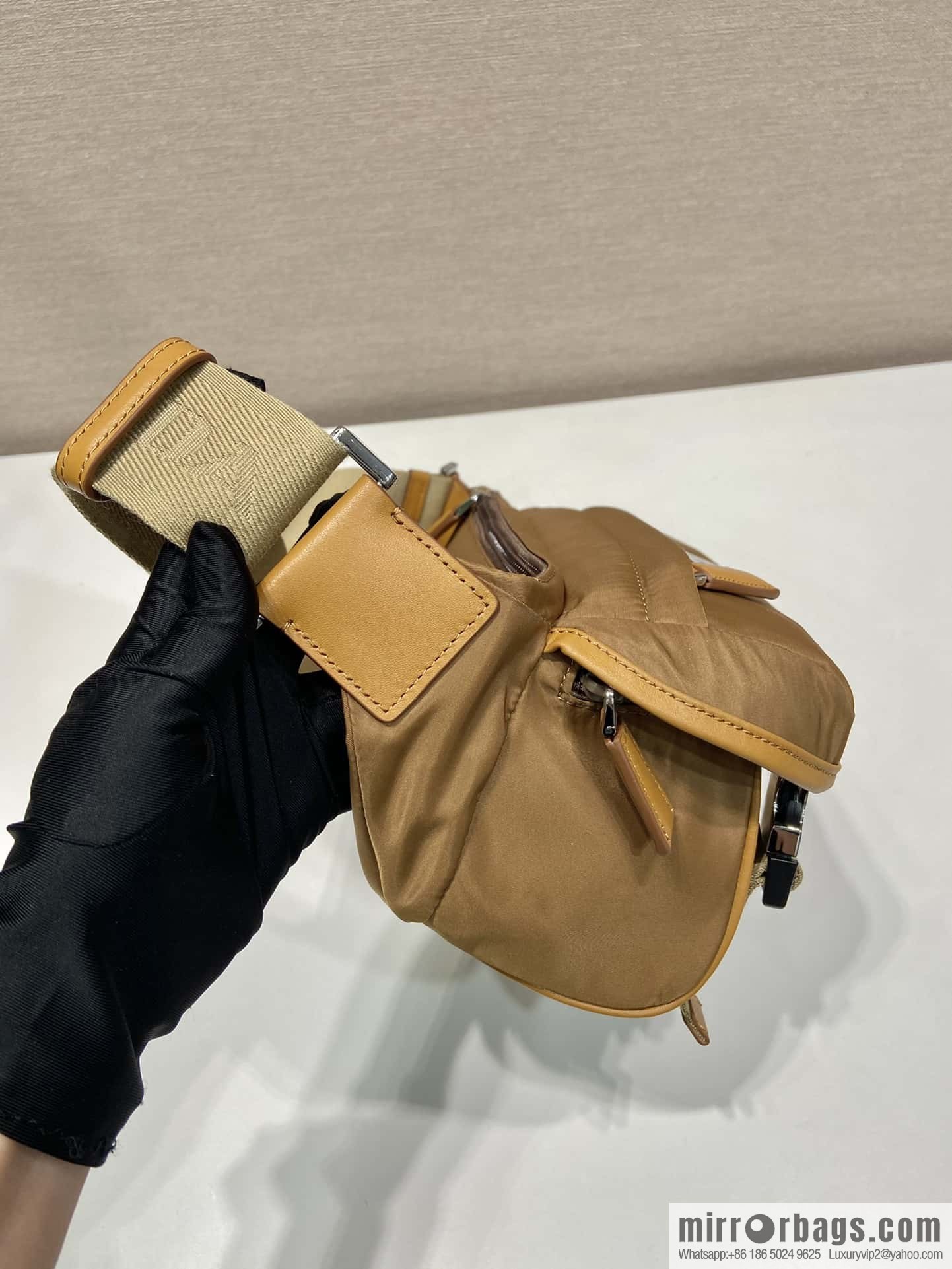 PRADA 🎉 Mini Messenger Bag 🎉 2VH171A Mini🎉