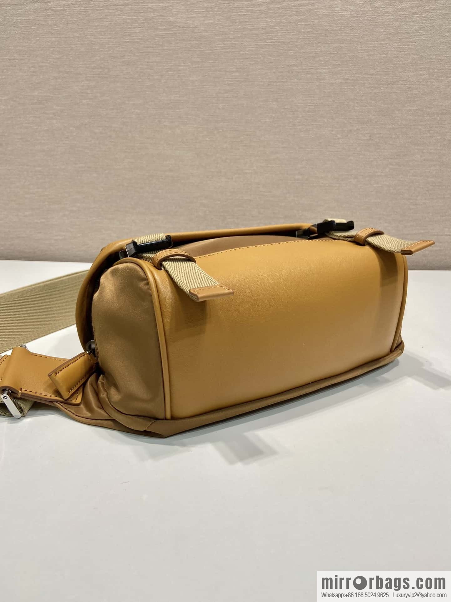 PRADA 🎉 Mini Messenger Bag 🎉 2VH171A Mini🎉