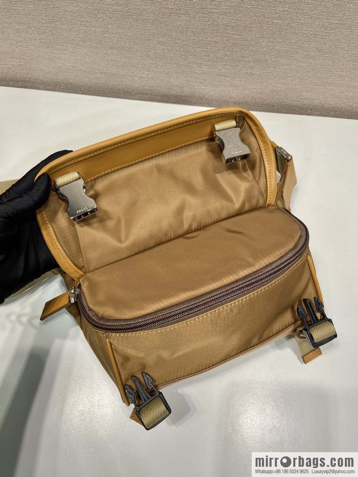 PRADA 🎉 Mini Messenger Bag 🎉 2VH171A Mini🎉