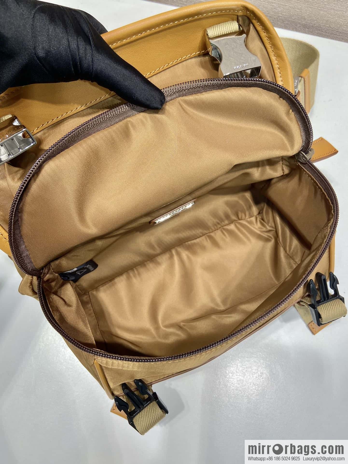 PRADA 🎉 Mini Messenger Bag 🎉 2VH171A Mini🎉