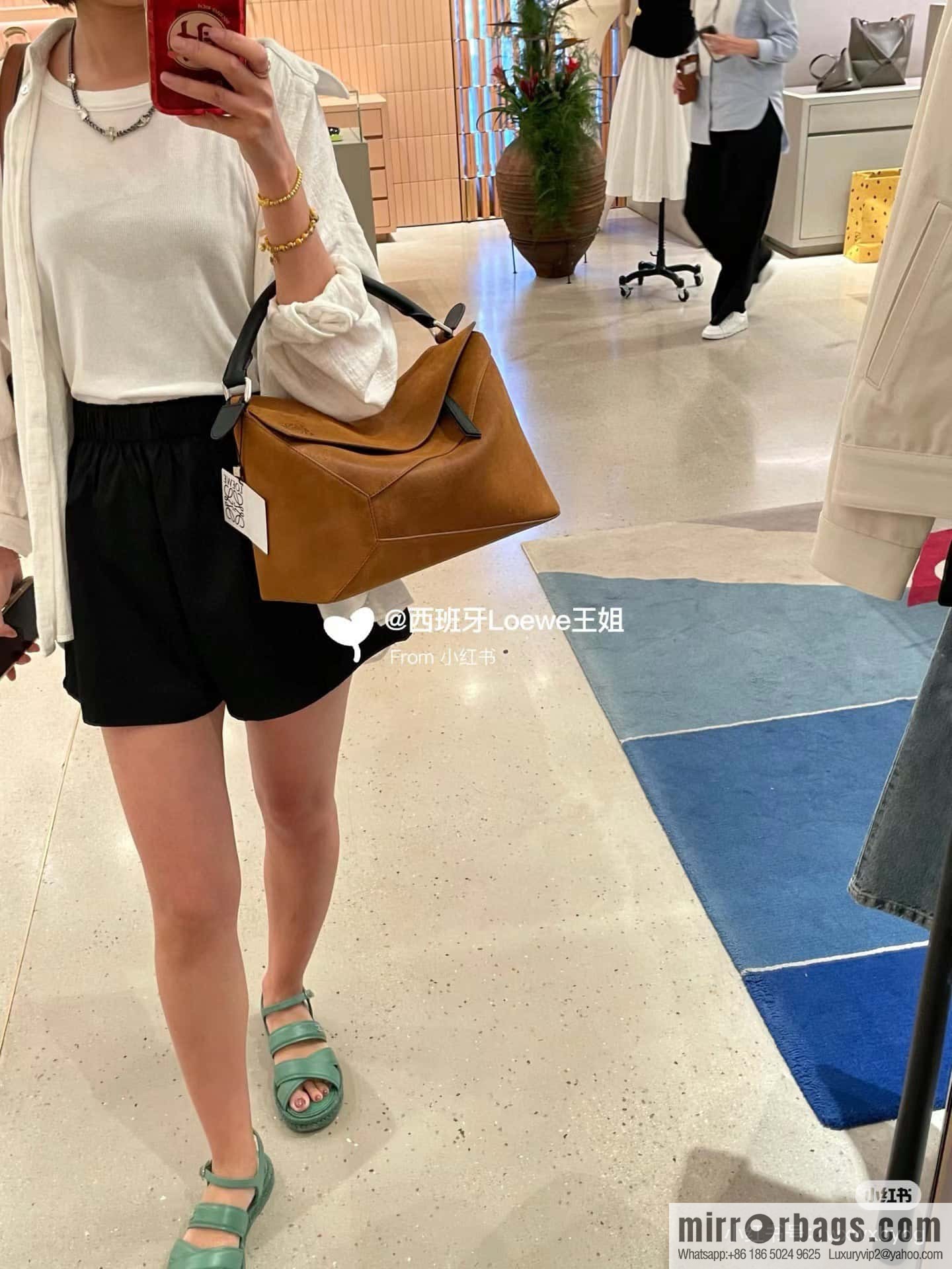 LOEWE Luo's new Wang Yibo 🆕 launched the first handbag 0532