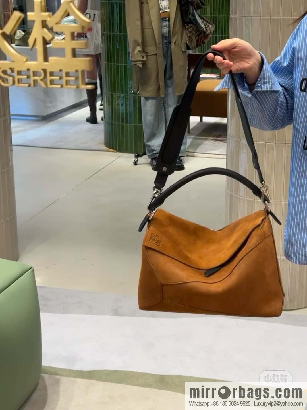 LOEWE Luo's new Wang Yibo 🆕 launched the first handbag 0532