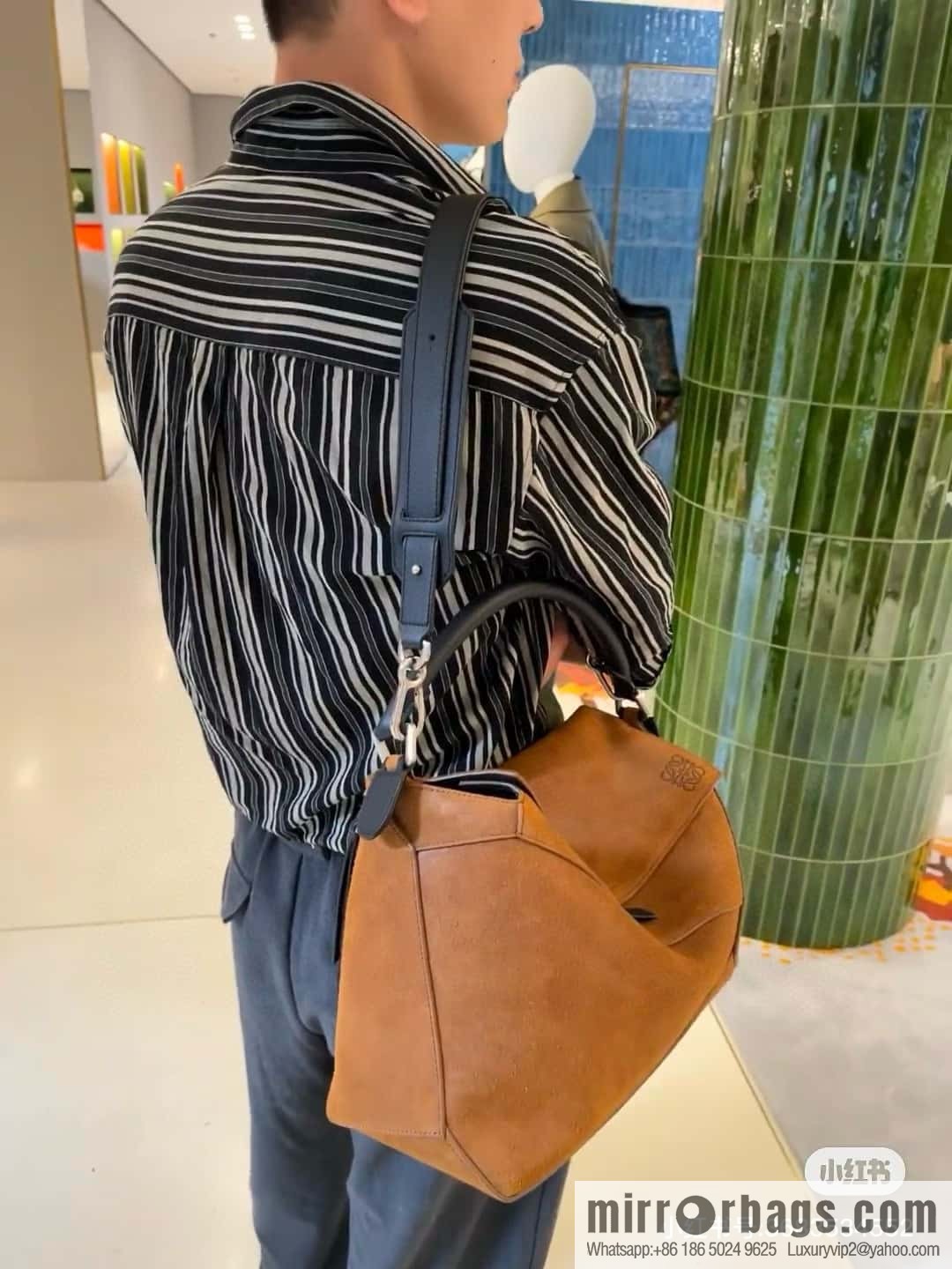 LOEWE Luo's new Wang Yibo 🆕 launched the first handbag 0532