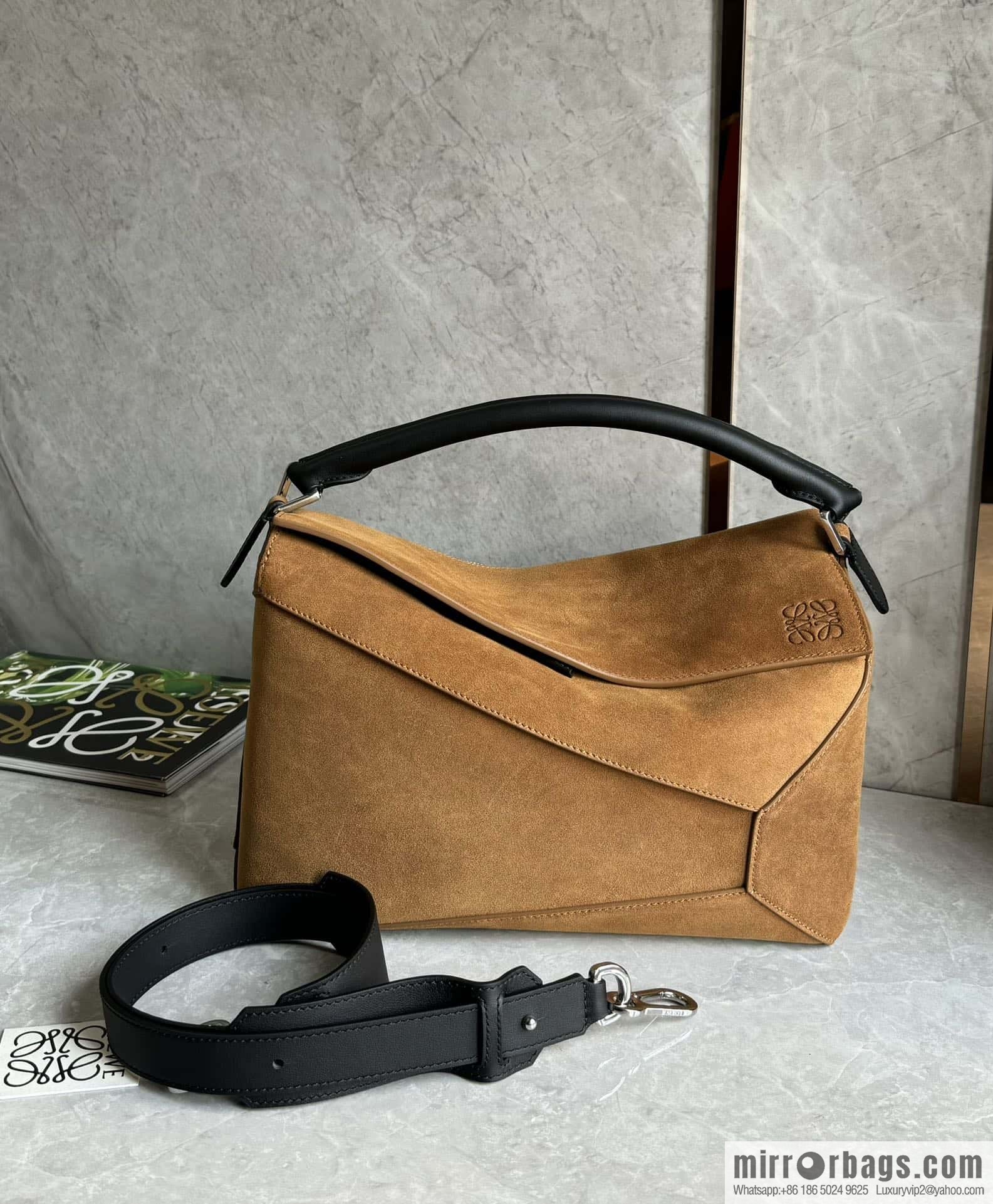 LOEWE Luo's new Wang Yibo 🆕 launched the first handbag 0532