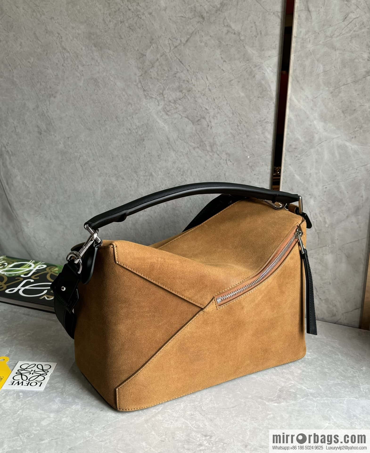 LOEWE Luo's new Wang Yibo 🆕 launched the first handbag 0532