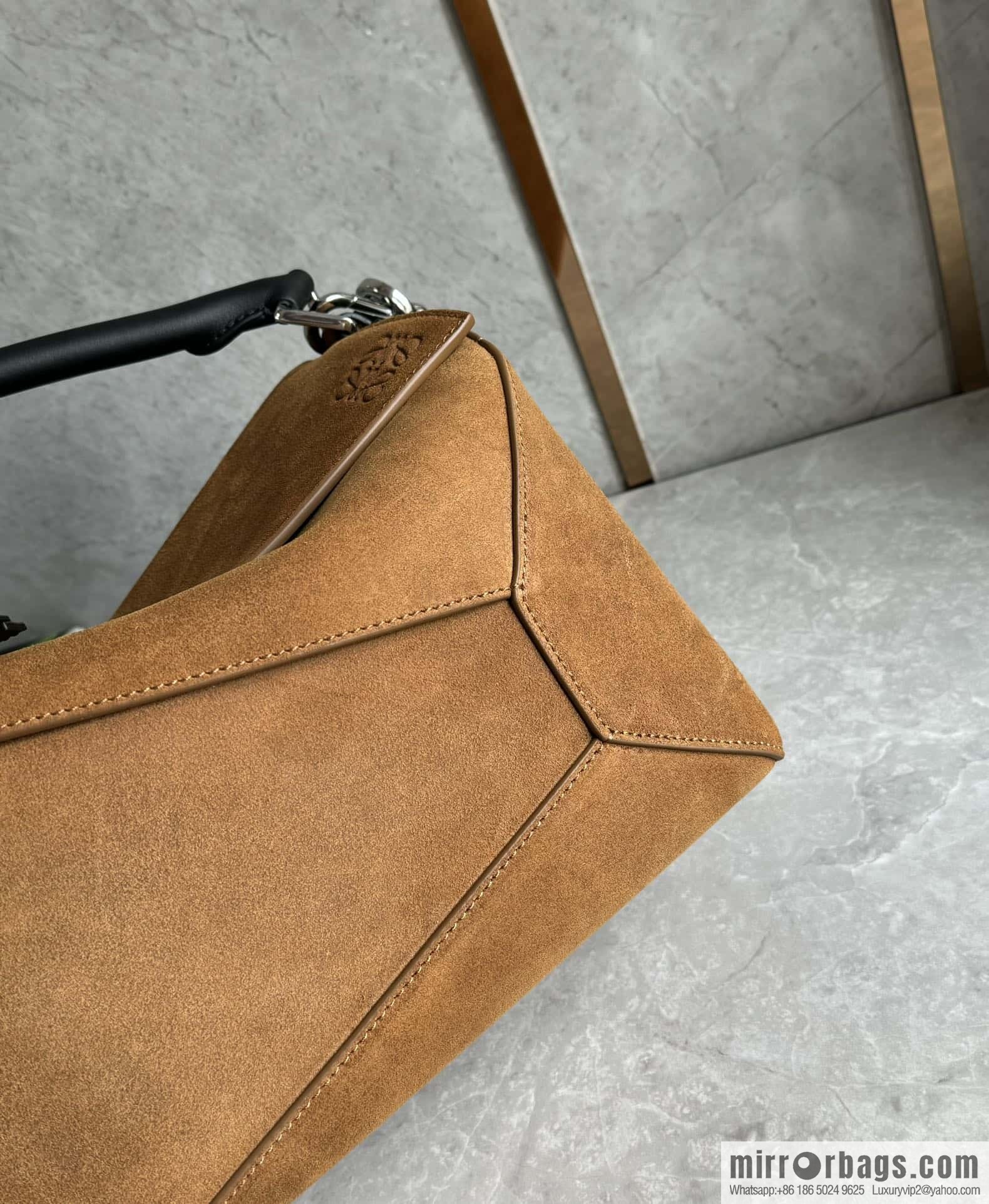 LOEWE Luo's new Wang Yibo 🆕 launched the first handbag 0532