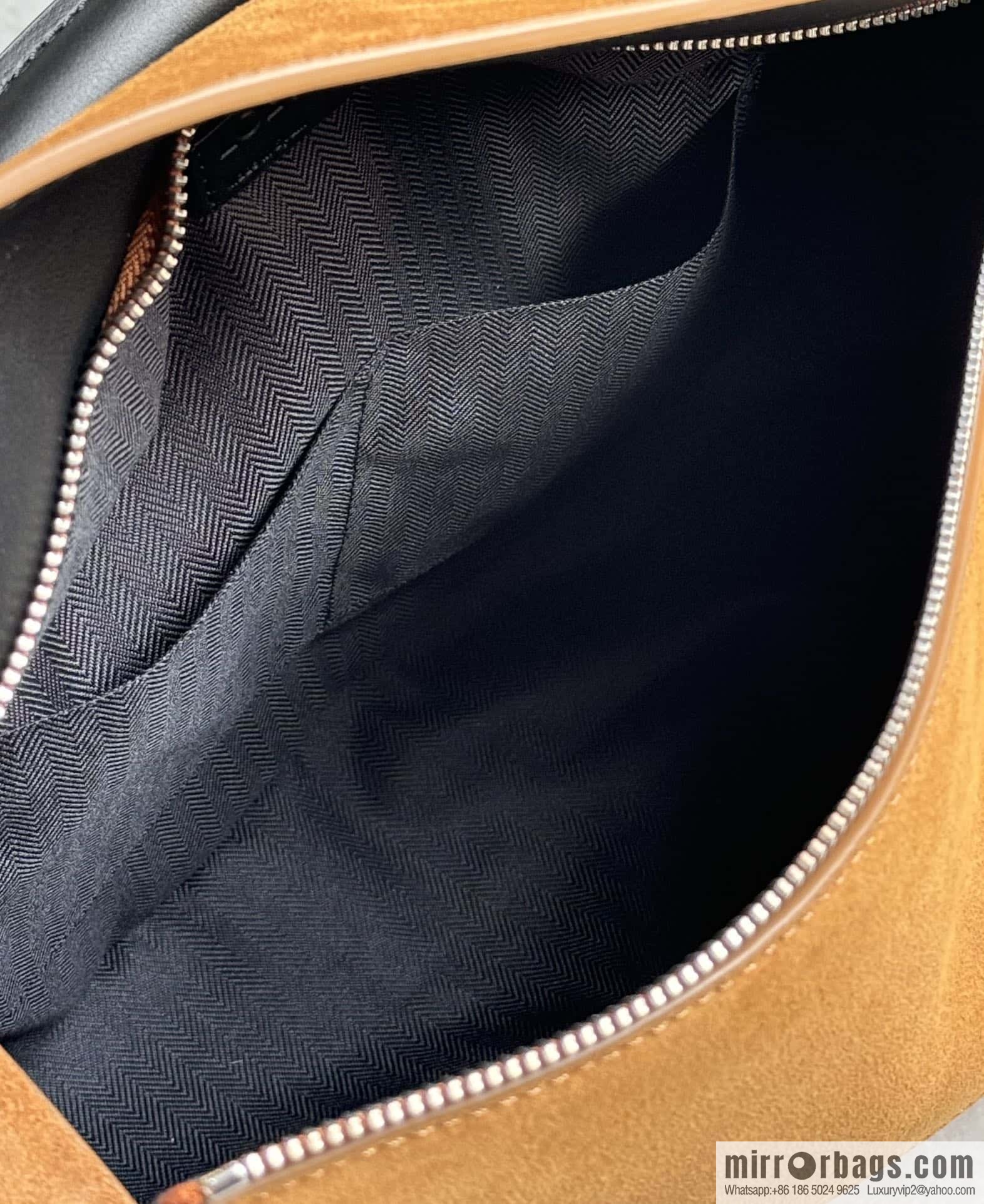 LOEWE Luo's new Wang Yibo 🆕 launched the first handbag 0532