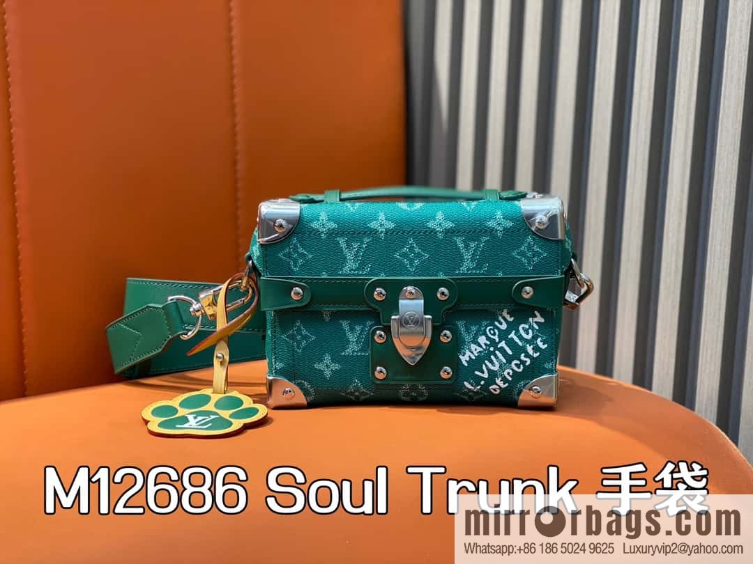[Boutique‑grade] M12686 green, men's bag box bag series, the new Soul Trunk handbag of the season, compact shoulder bag.