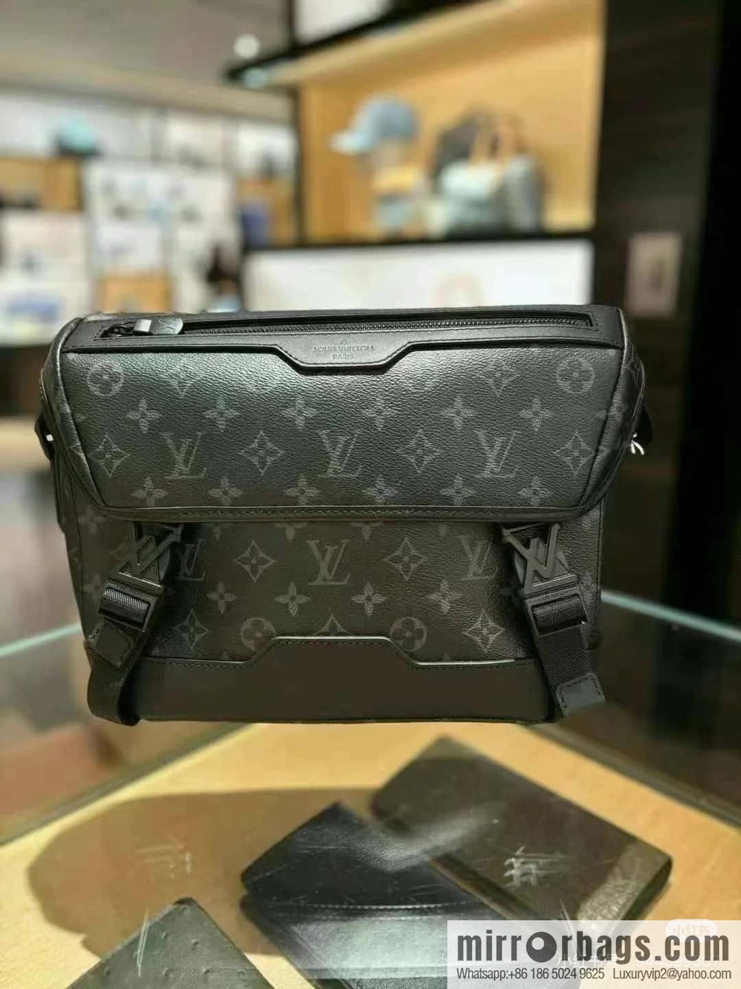 [Boutique‑grade] M12517 black flower, men's bag messenger bag series VOYAGER small messenger bag