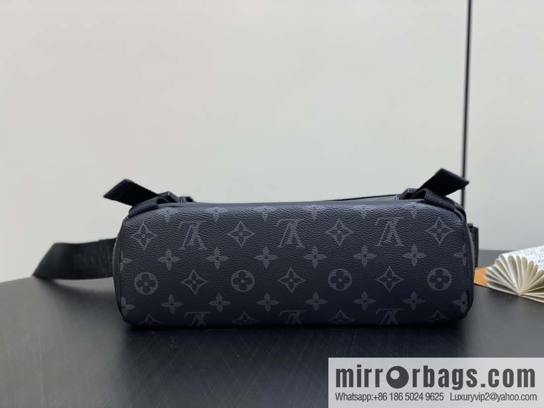 [Boutique‑grade] M12517 black flower, men's bag messenger bag series VOYAGER small messenger bag