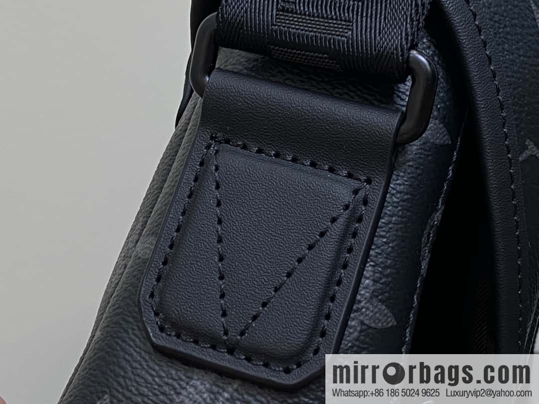 [Boutique‑grade] M12517 black flower, men's bag messenger bag series VOYAGER small messenger bag