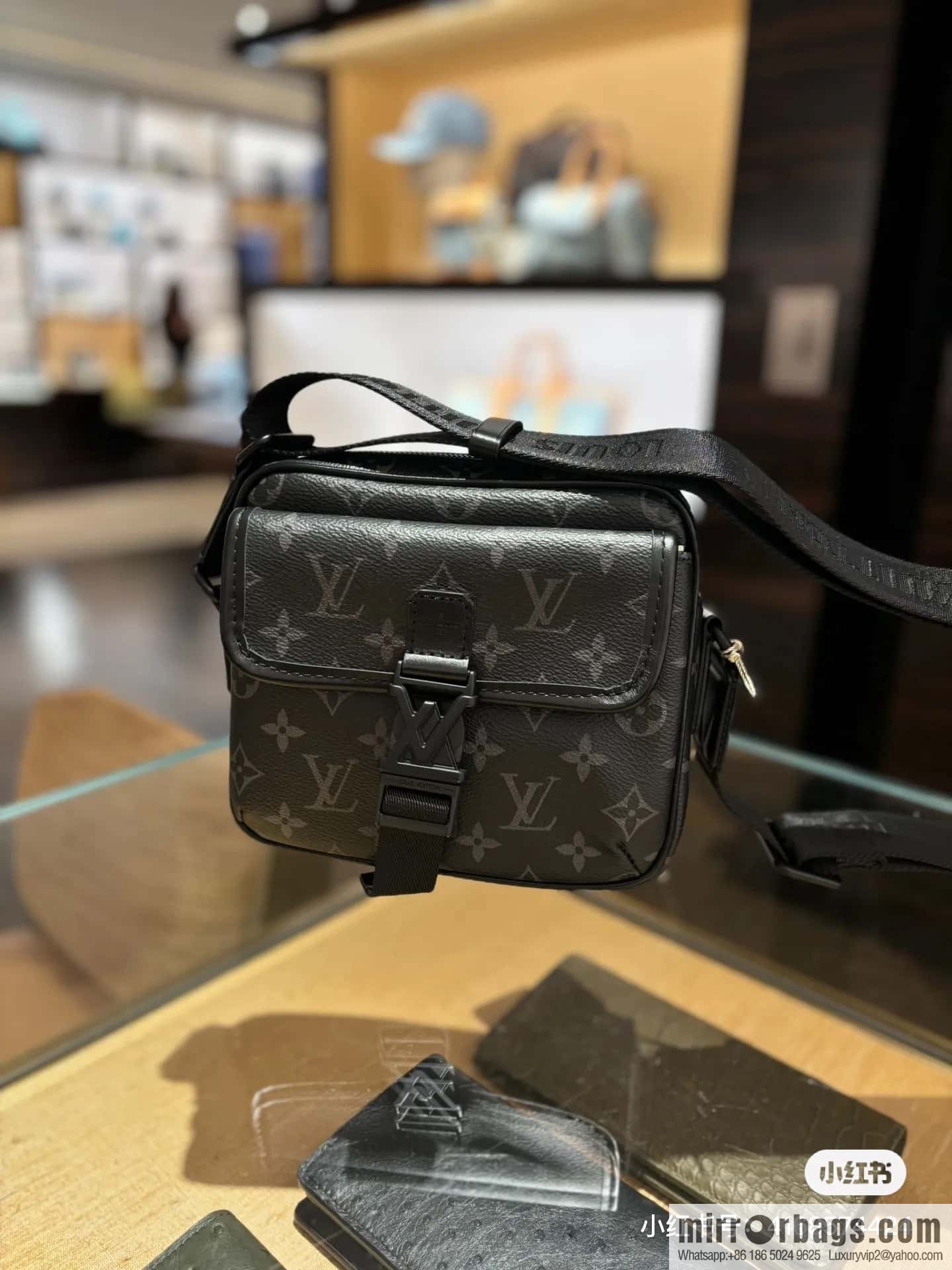 [Boutique‑grade] M12518 black flower, men's bag messenger bag series Getaway messenger bag