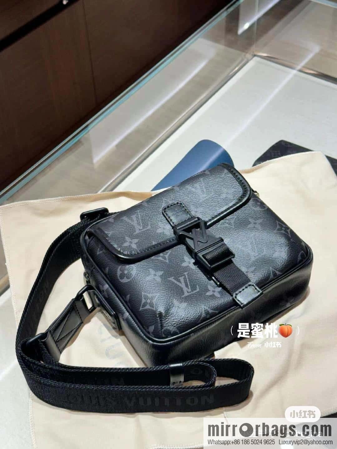 [Boutique‑grade] M12518 black flower, men's bag messenger bag series Getaway messenger bag