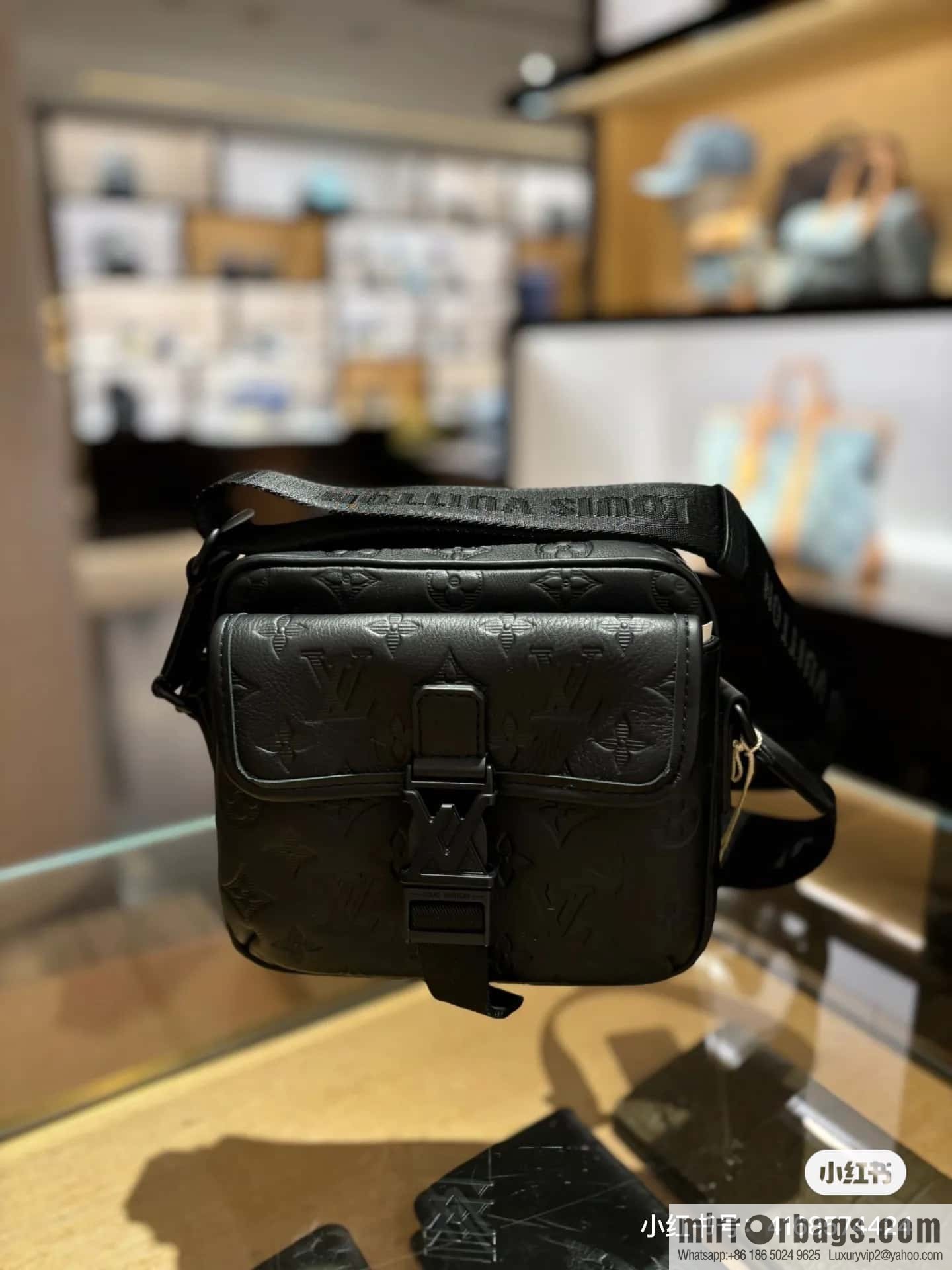 [Boutique‑grade] M12518 black flower, men's bag messenger bag series Getaway messenger bag