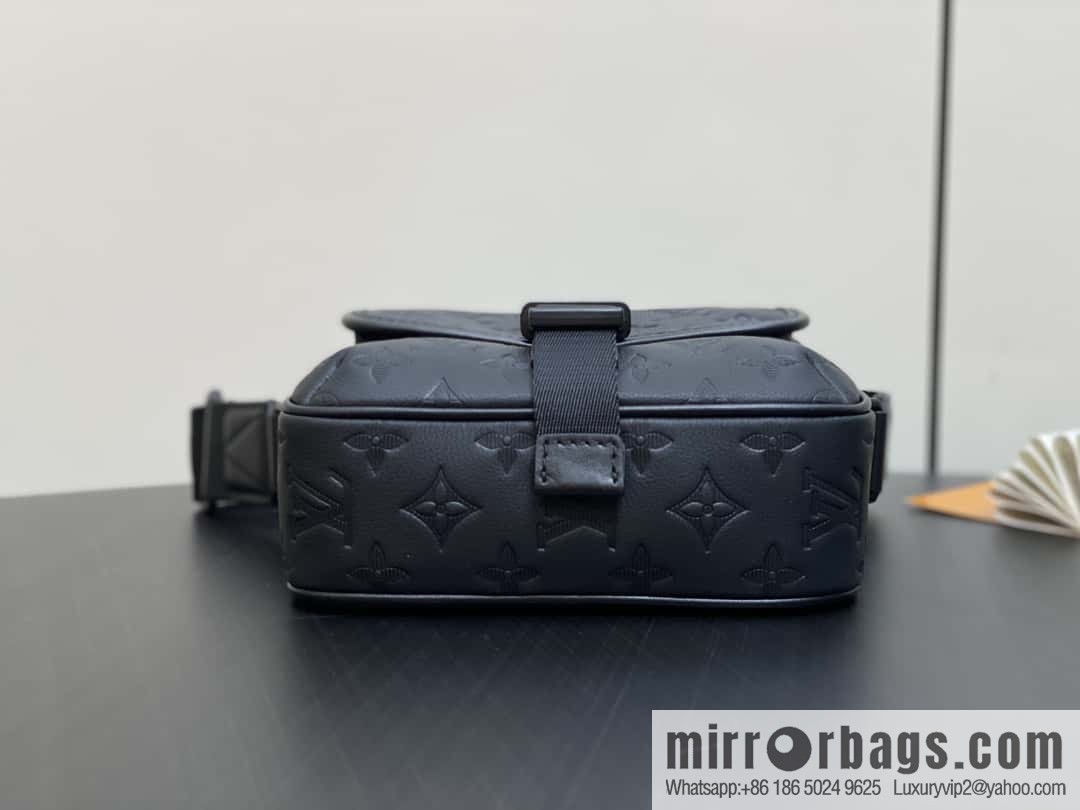 [Boutique‑grade] M12518 black flower, men's bag messenger bag series Getaway messenger bag