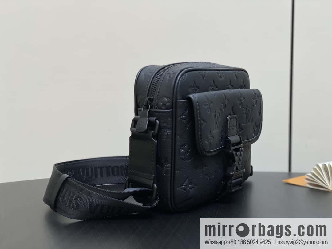 [Boutique‑grade] M12518 black flower, men's bag messenger bag series Getaway messenger bag