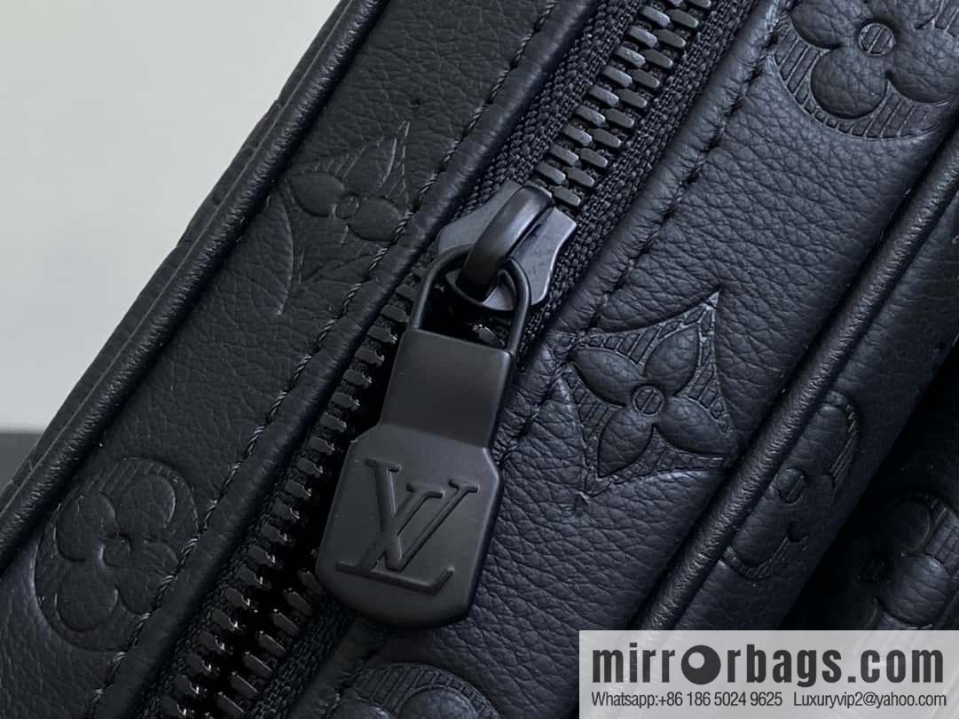[Boutique‑grade] M12518 black flower, men's bag messenger bag series Getaway messenger bag