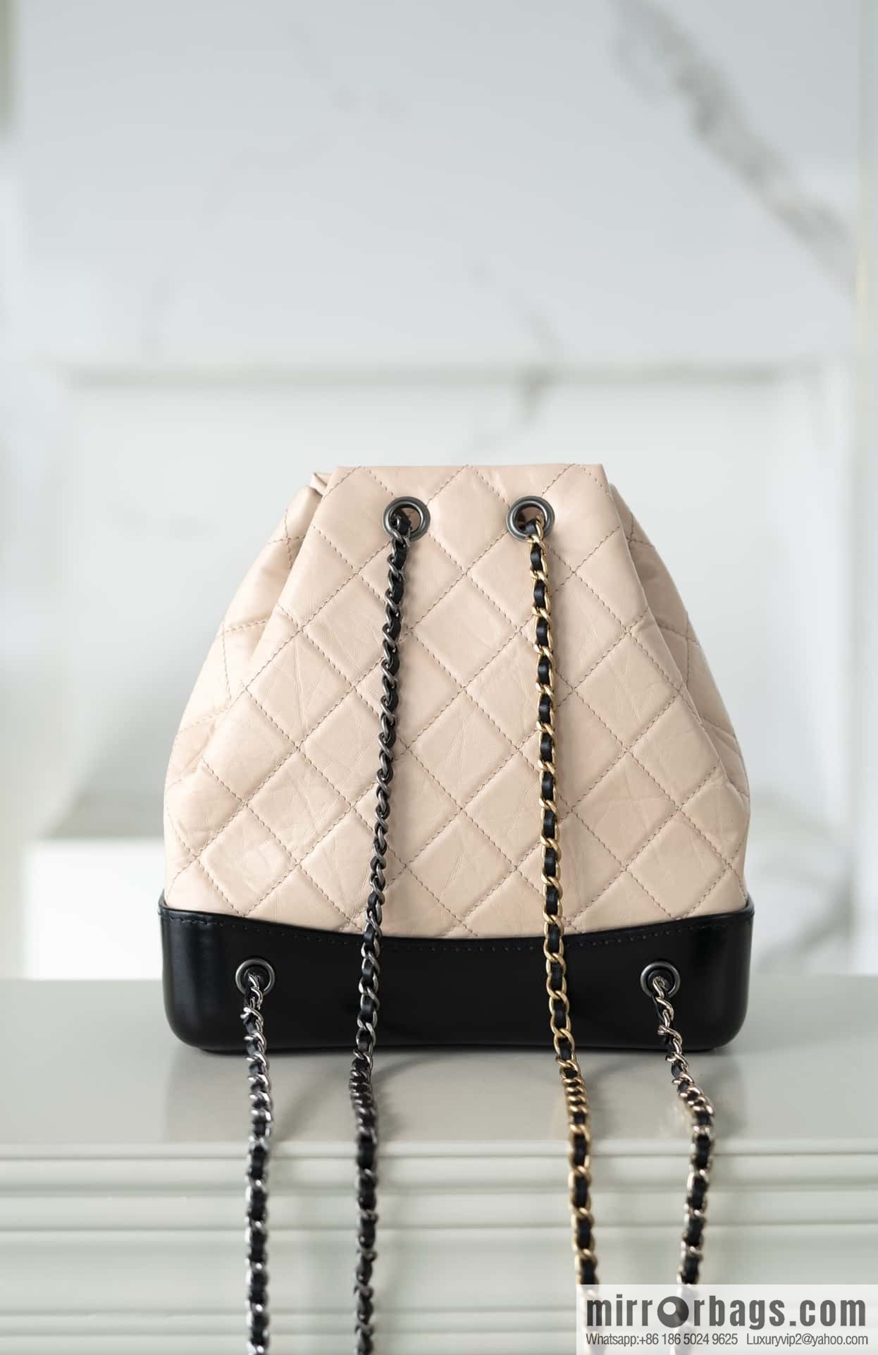 ๐๐ต๐ฎ๐ป๐ฒ๐น ๐๐ฎ๐ฏ๐ฟ๐ถ๐ฒ๐น๐น๐ฒ stray backpack, apricot black ๐งก A94485