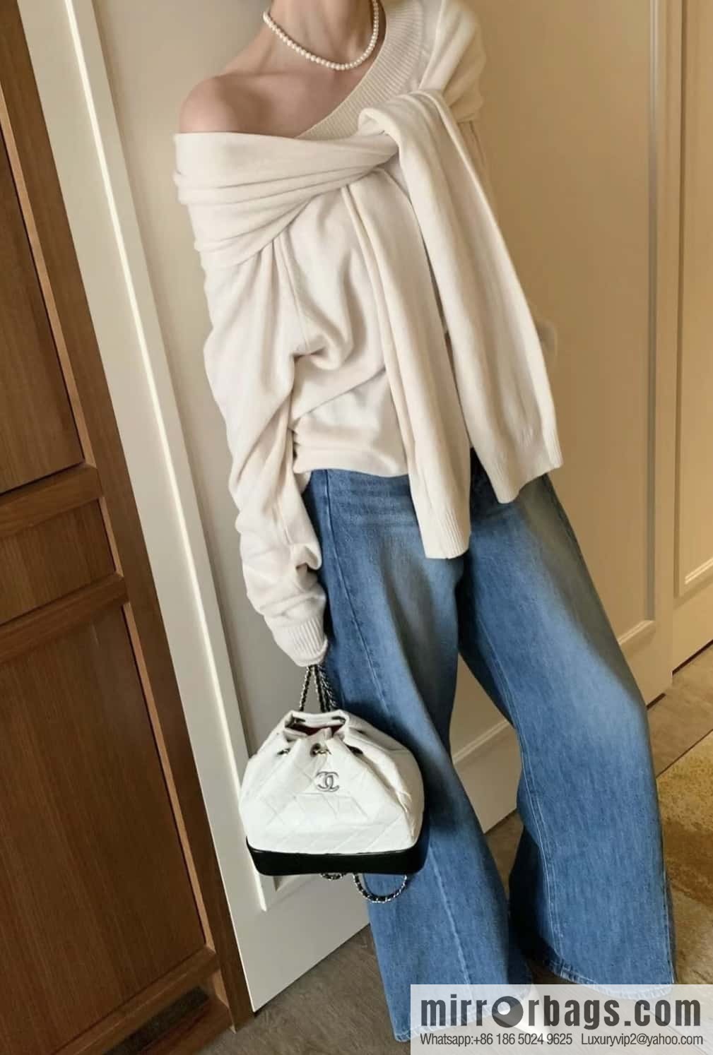 ๐๐ต๐ฎ๐ป๐ฒ๐น ๐๐ฎ๐ฏ๐ฟ๐ถ๐ฒ๐น๐น๐ฒ stray backpack, black and white ๐ A94485