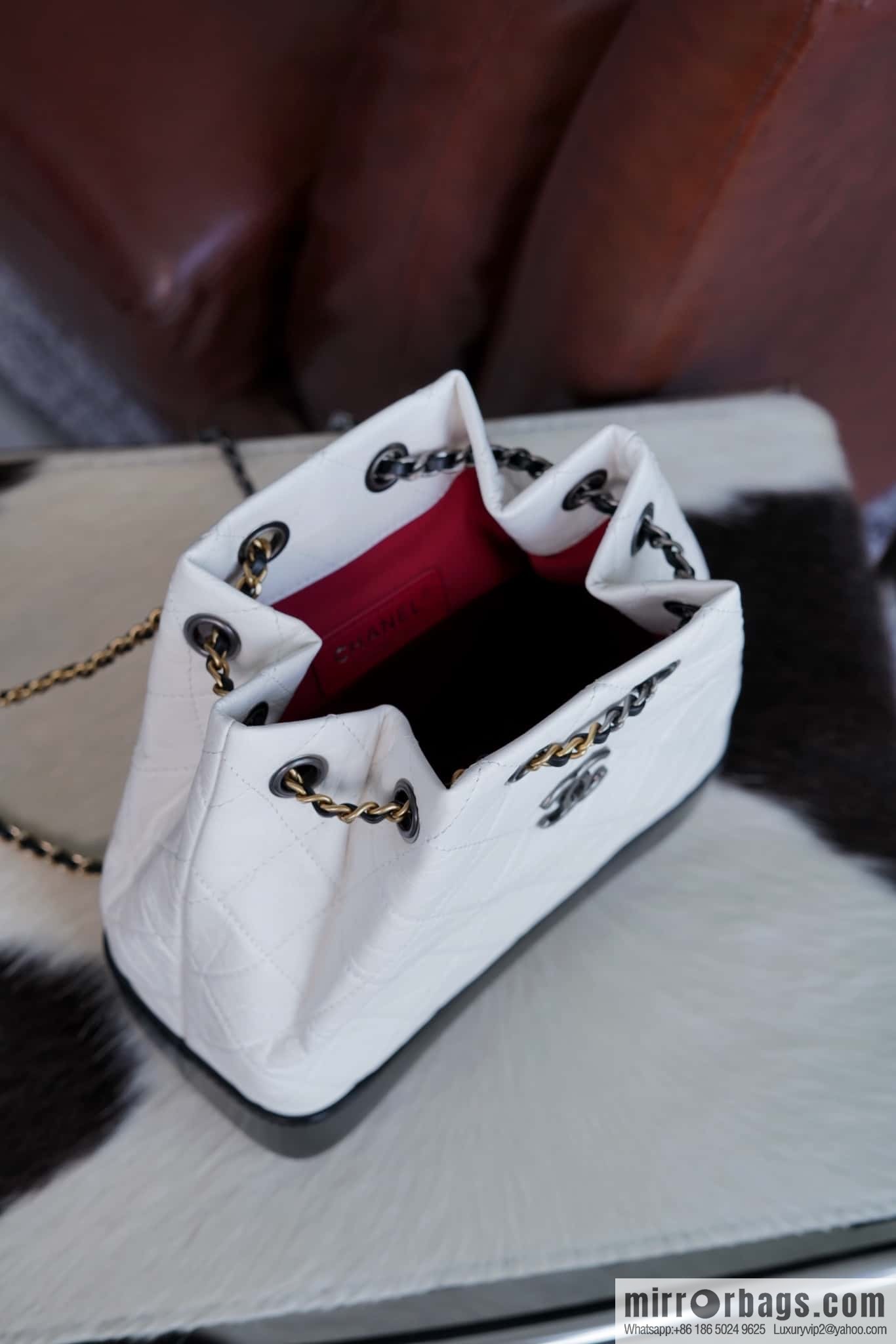 ๐๐ต๐ฎ๐ป๐ฒ๐น ๐๐ฎ๐ฏ๐ฟ๐ถ๐ฒ๐น๐น๐ฒ stray backpack, black and white ๐ A94485