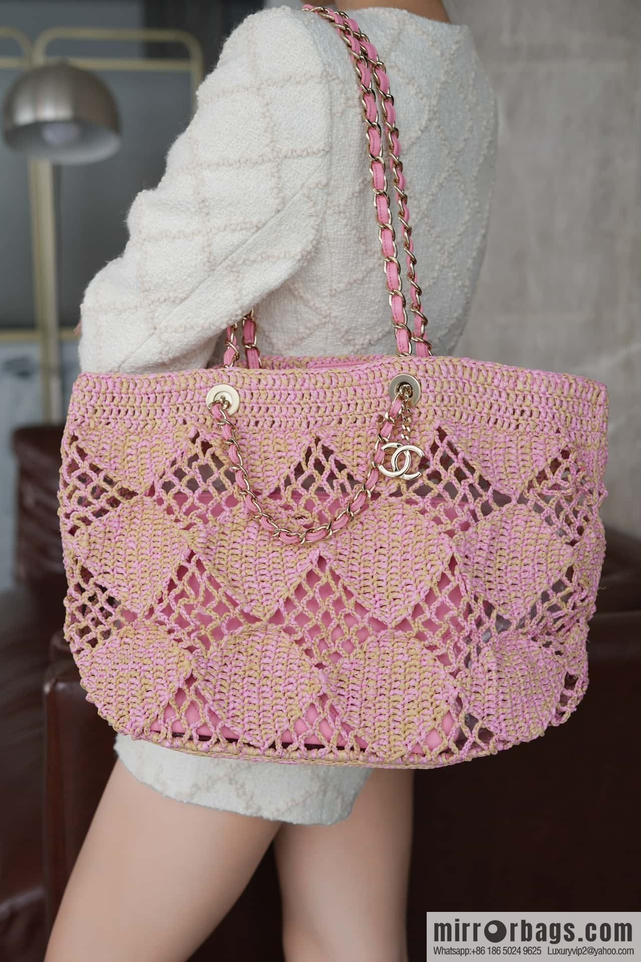 𝐂𝐡𝐚𝐧𝐞𝐥 𝟮𝟰 CoCo Beach Straw Shopping Bag 🛍️ Large, Pink AS4576
