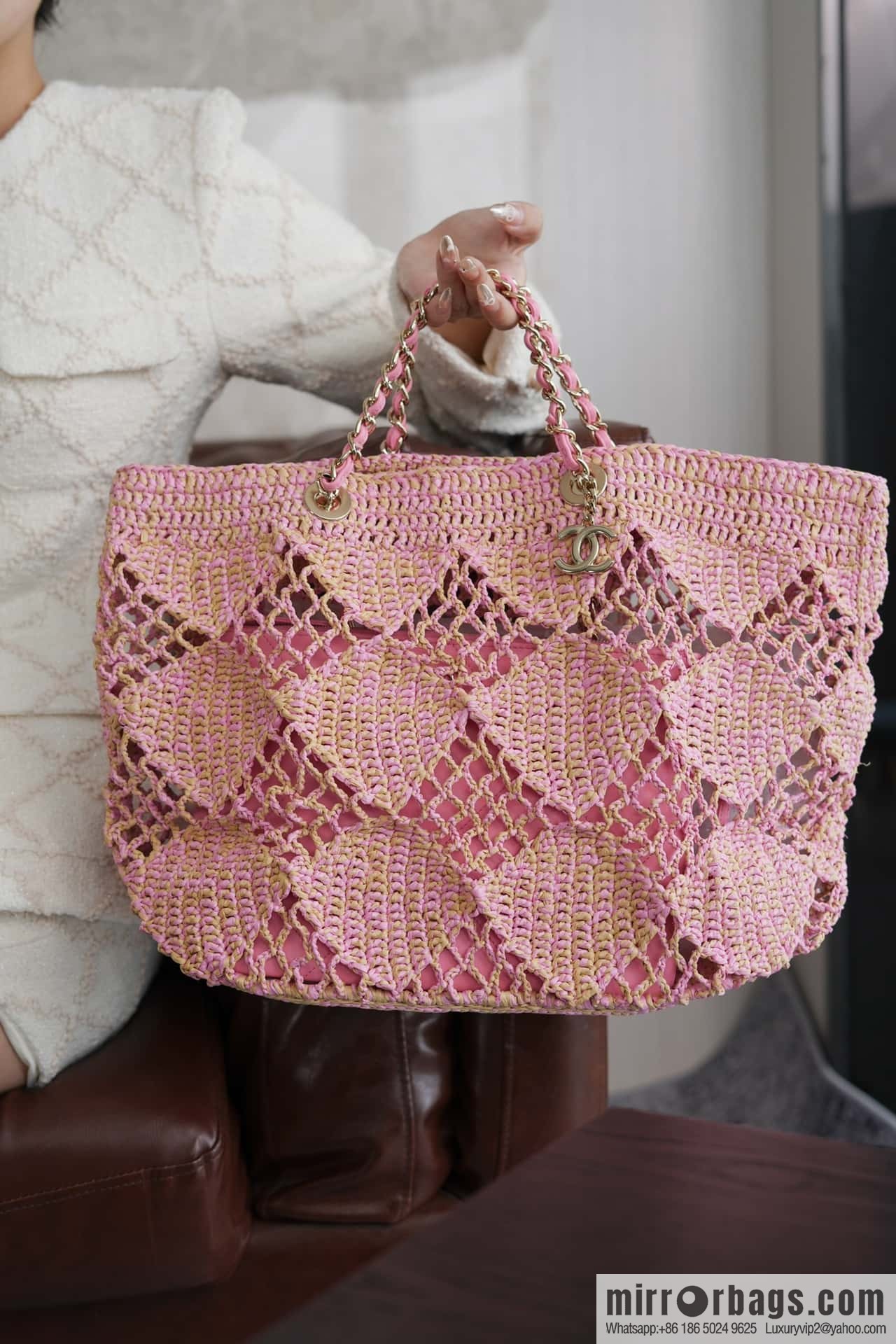 𝐂𝐡𝐚𝐧𝐞𝐥 𝟮𝟰 CoCo Beach Straw Shopping Bag 🛍️ Large, Pink AS4576