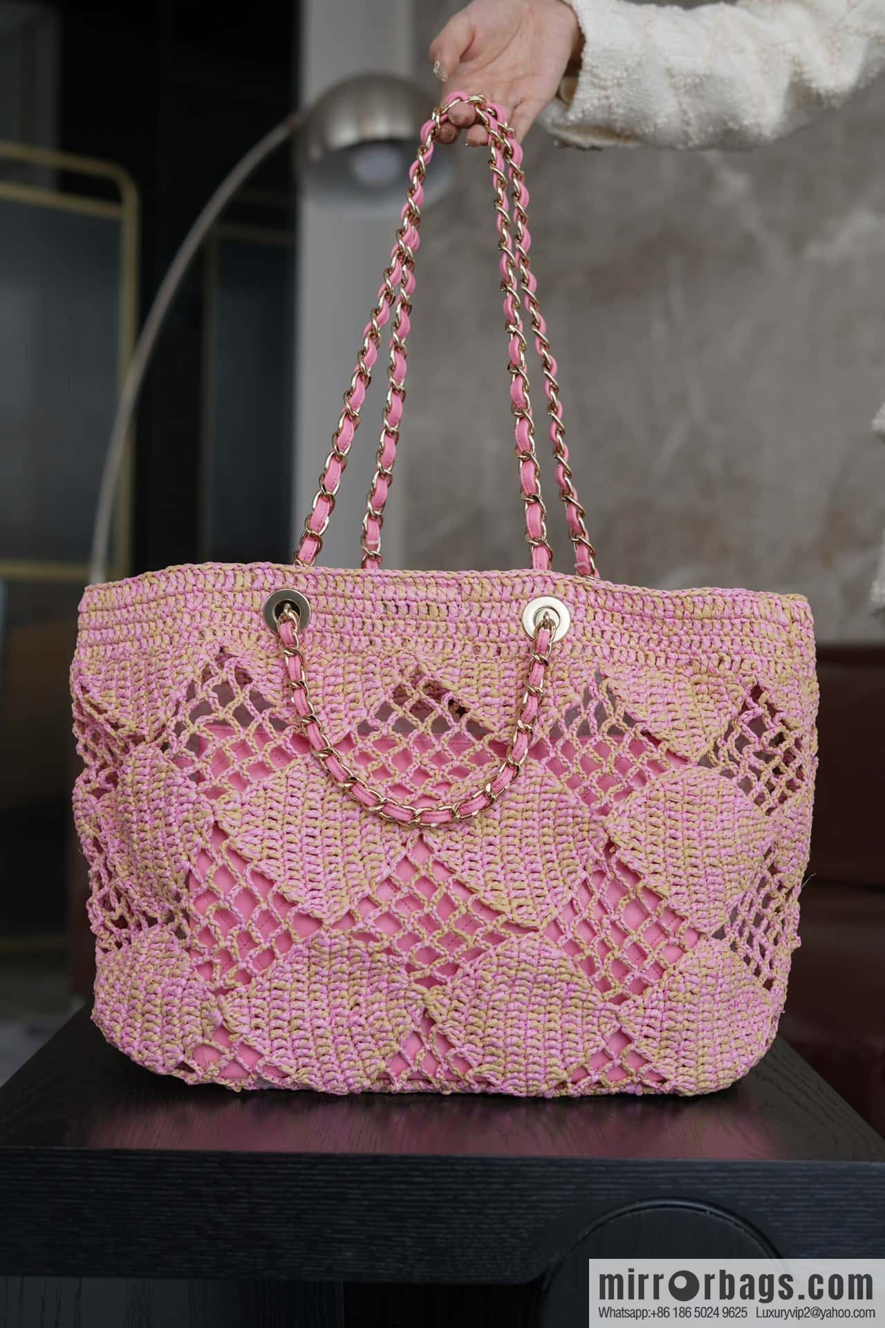 𝐂𝐡𝐚𝐧𝐞𝐥 𝟮𝟰 CoCo Beach Straw Shopping Bag 🛍️ Large, Pink AS4576