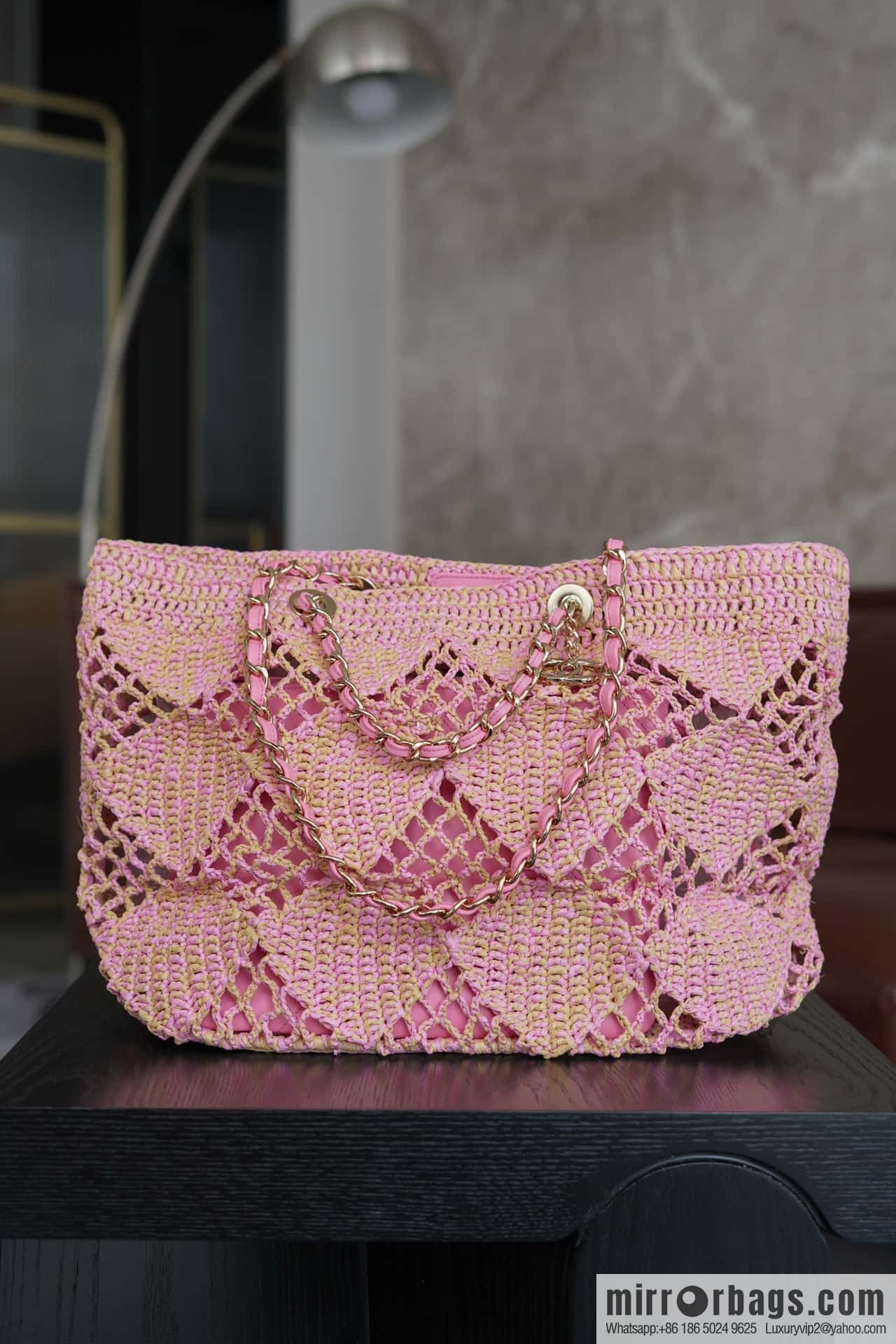 𝐂𝐡𝐚𝐧𝐞𝐥 𝟮𝟰 CoCo Beach Straw Shopping Bag 🛍️ Large, Pink AS4576