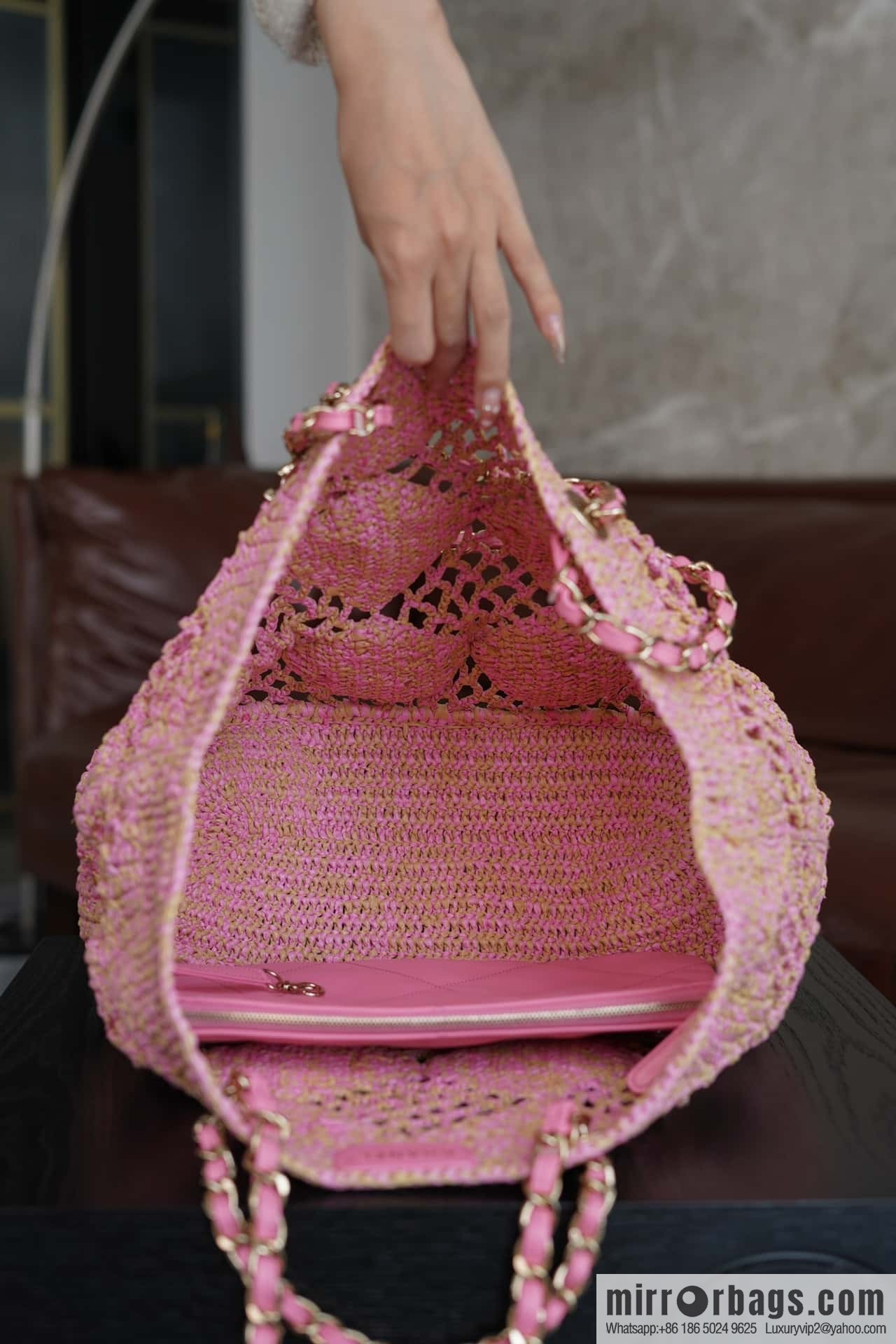 𝐂𝐡𝐚𝐧𝐞𝐥 𝟮𝟰 CoCo Beach Straw Shopping Bag 🛍️ Large, Pink AS4576