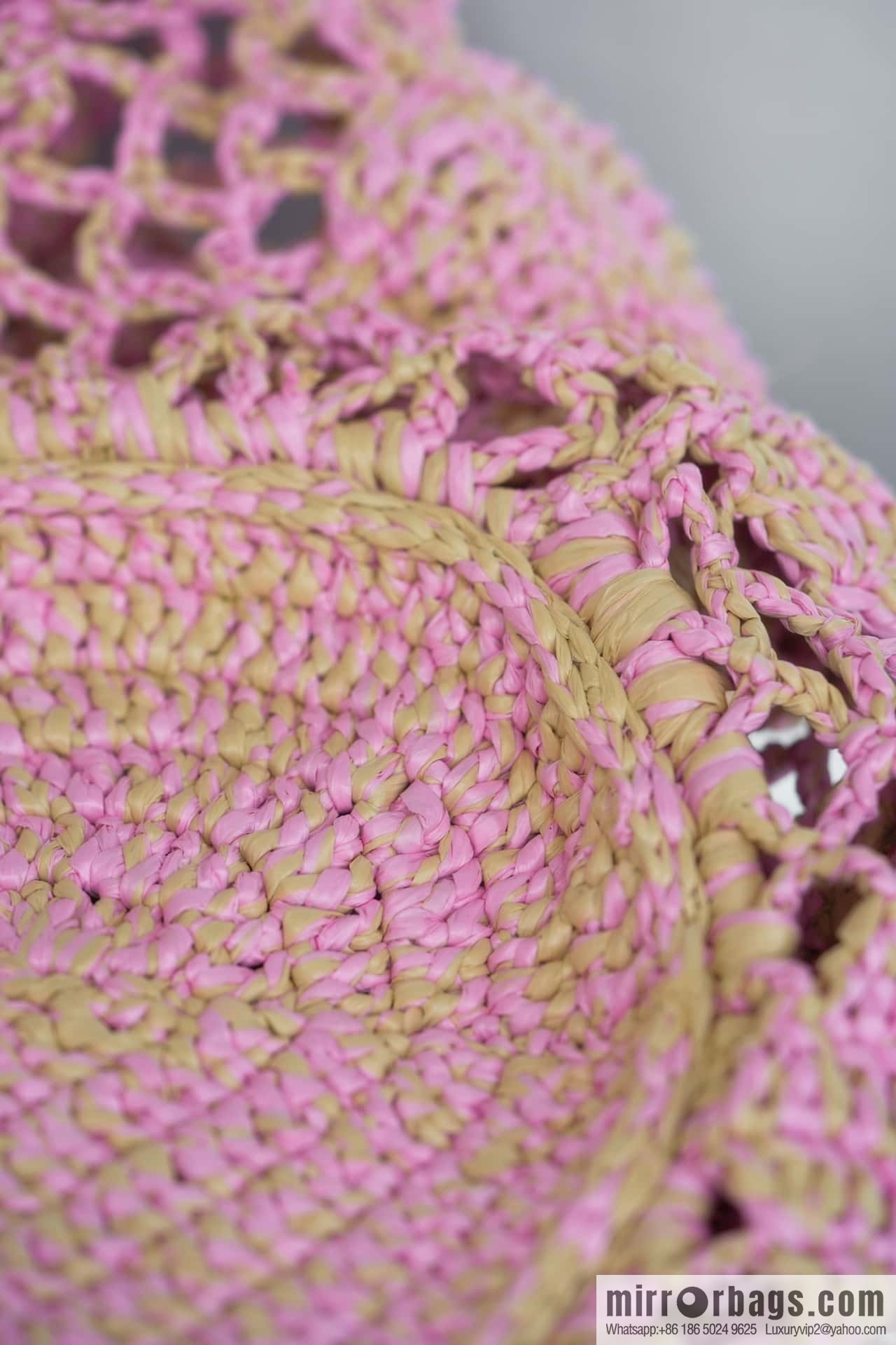 𝐂𝐡𝐚𝐧𝐞𝐥 𝟮𝟰 CoCo Beach Straw Shopping Bag 🛍️ Large, Pink AS4576