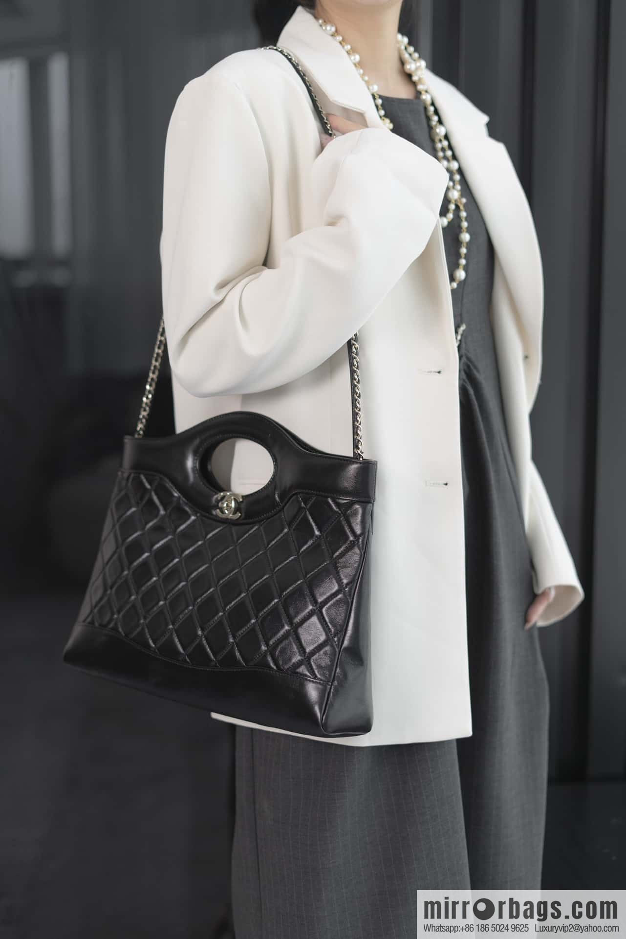 𝐂𝐡𝐚𝐧𝐞𝐥 24S 31bag horizontal medium, black ➿ genuine leather AS4854