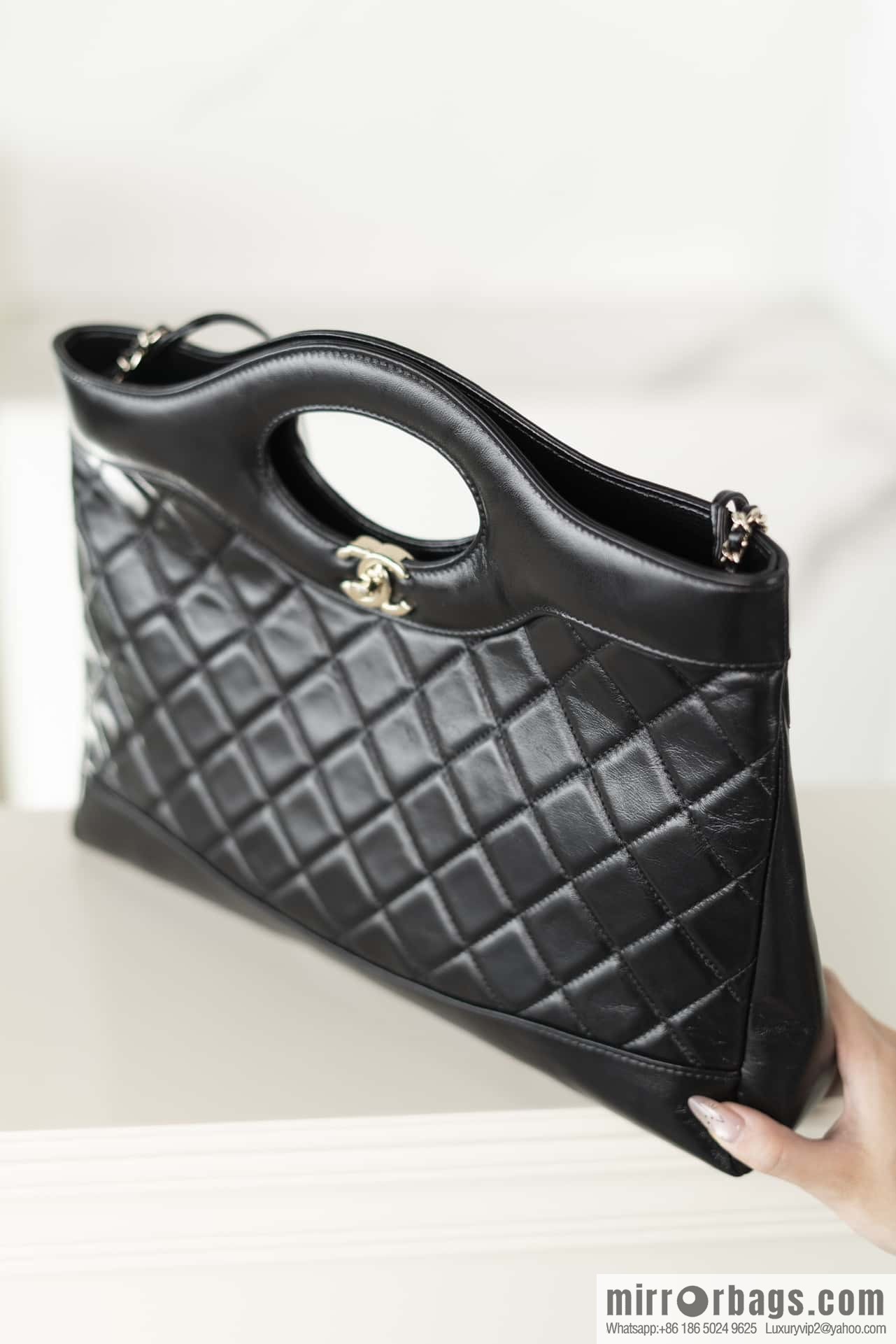 𝐂𝐡𝐚𝐧𝐞𝐥 24S 31bag horizontal medium, black ➿ genuine leather AS4854